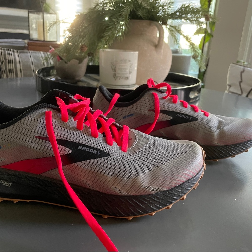 Brooks Catamount Trail Shoes. Excellent condition size 9.5